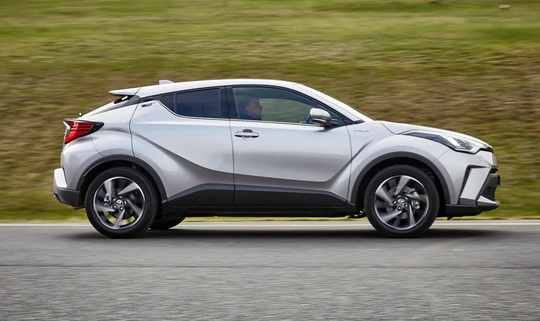 Toyota C-HR C-HR 1.8 Hybrid 4x2 Passion e-CVT 4
