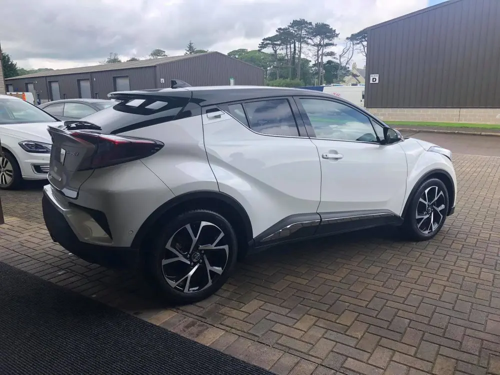 Toyota C-HR C-HR 1.8 Hybrid 4x2 Dynamic Premium e-CVT 5