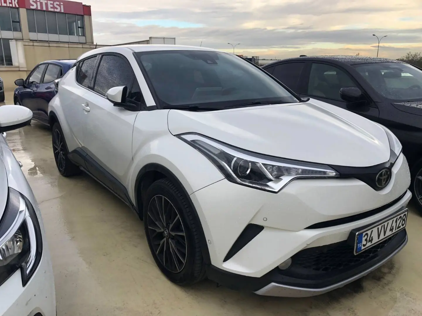 Toyota C-HR C-HR 1.8 Hybrid 4x2 Flame e-CVT 4