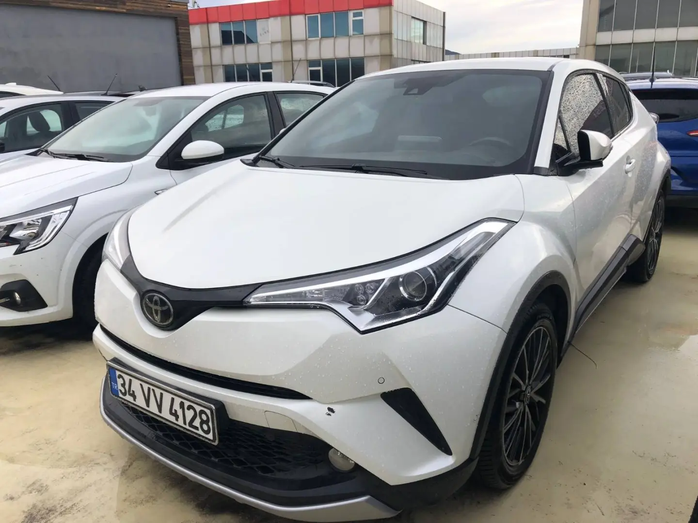 Toyota C-HR C-HR 1.8 Hybrid 4x2 Flame e-CVT 5
