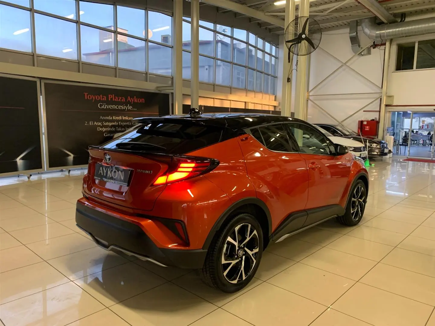 Toyota C-HR C-HR 1.8 Hybrid 4x2 Passion X-Pack e-CVT Siyah Tavan 5