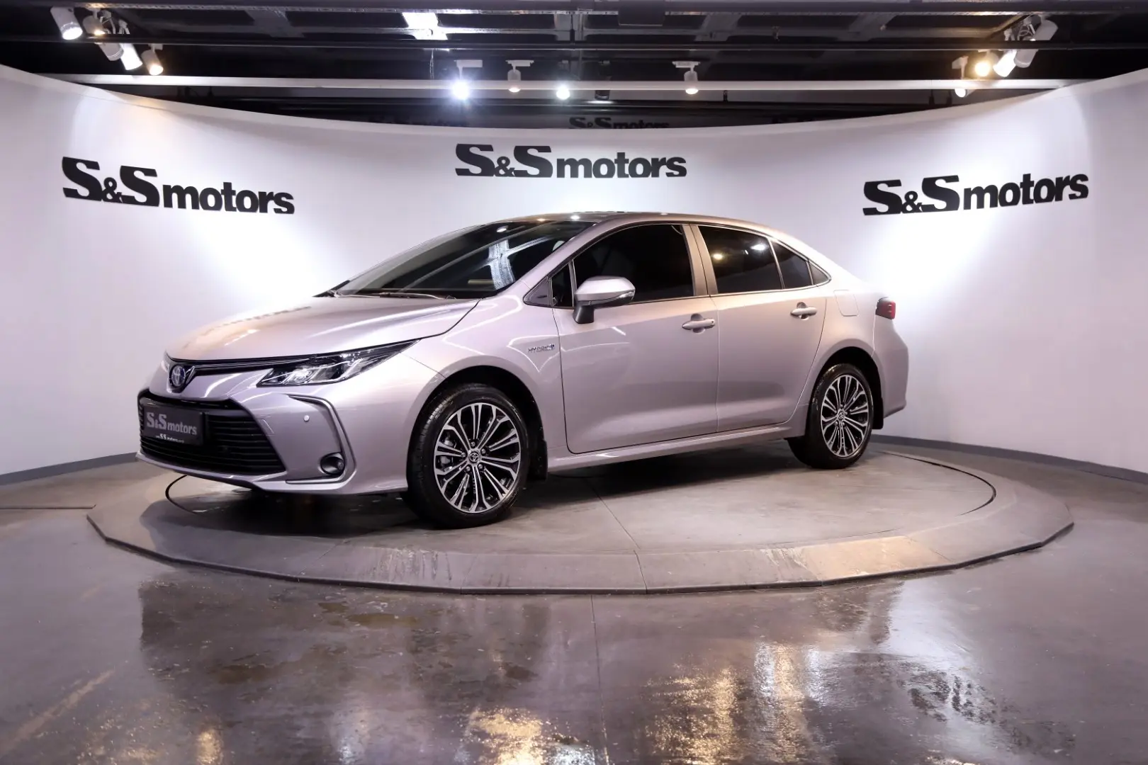 Toyota Corolla Corolla 1.8 Hybrid Flame e-CVT 2