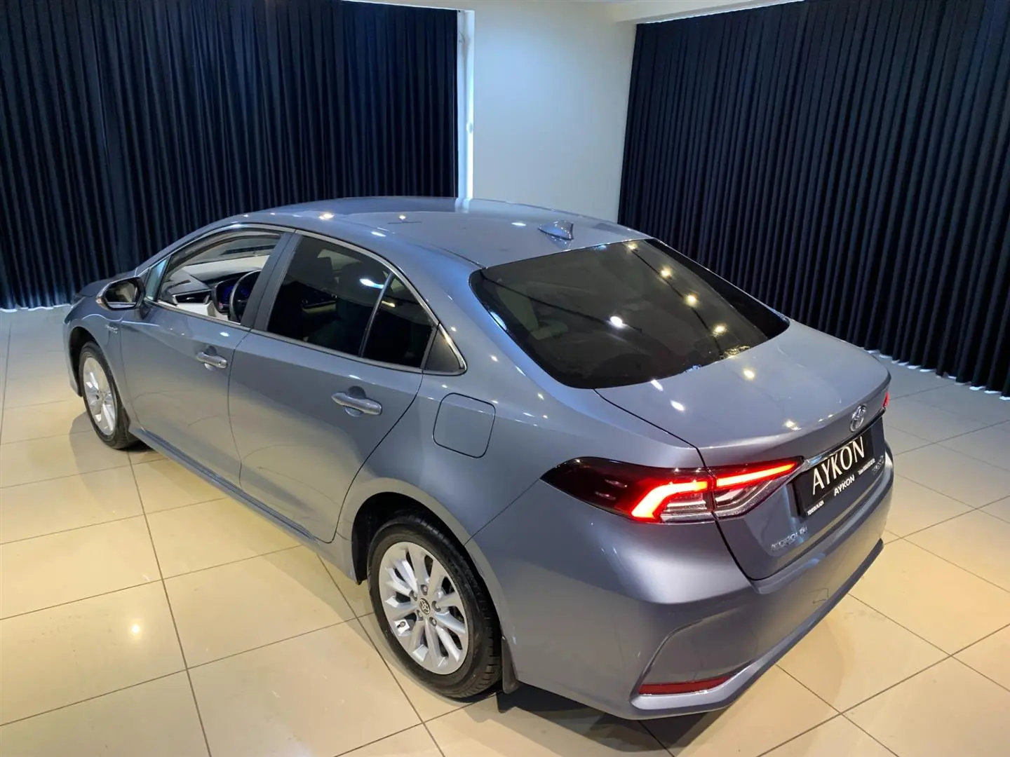 Toyota Corolla Corolla 1.8 Hybrid Flame e-CVT 5