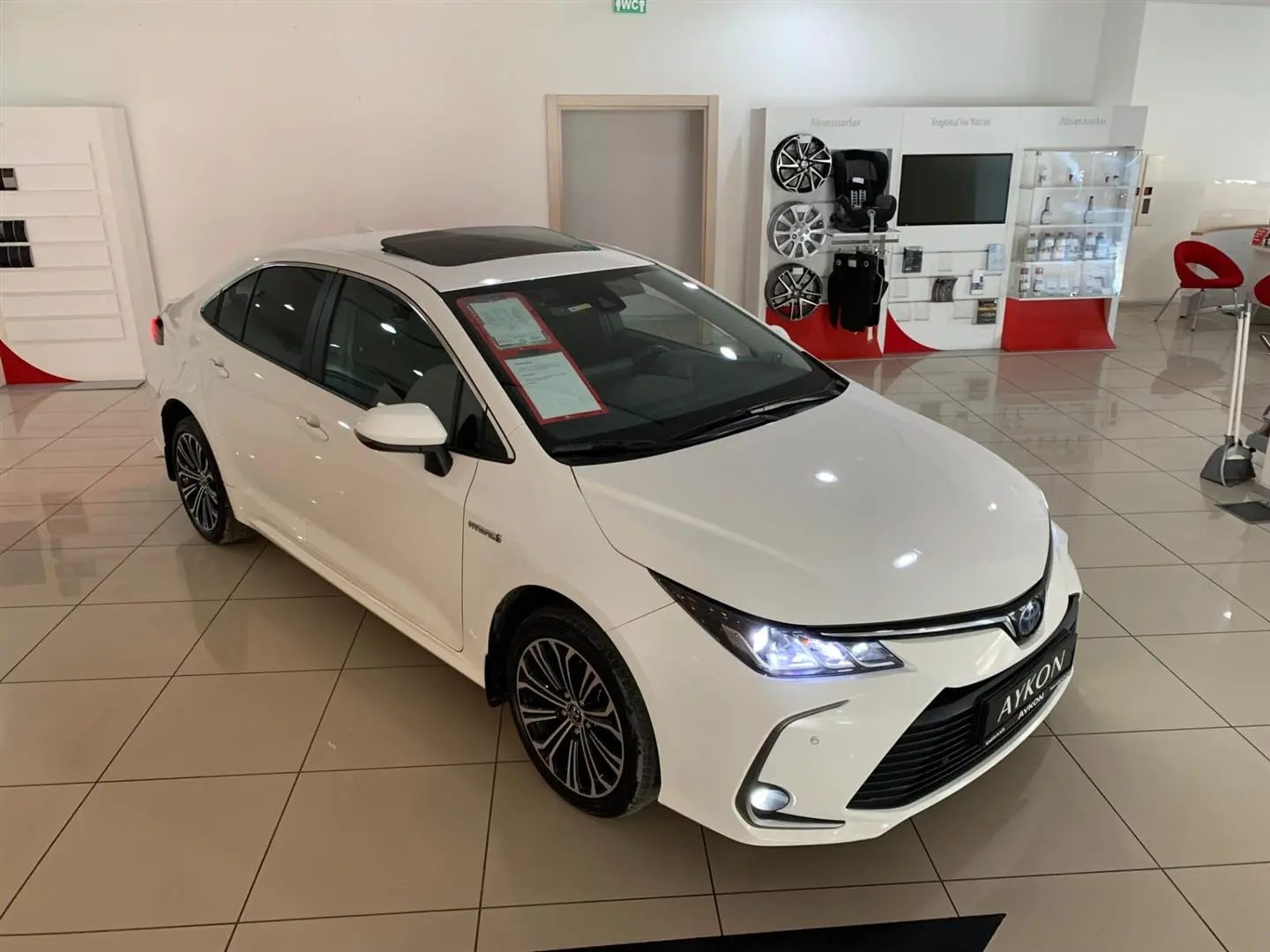 Toyota Corolla Corolla Hatchback 1.8 Hybrid Flame E-CVT 4
