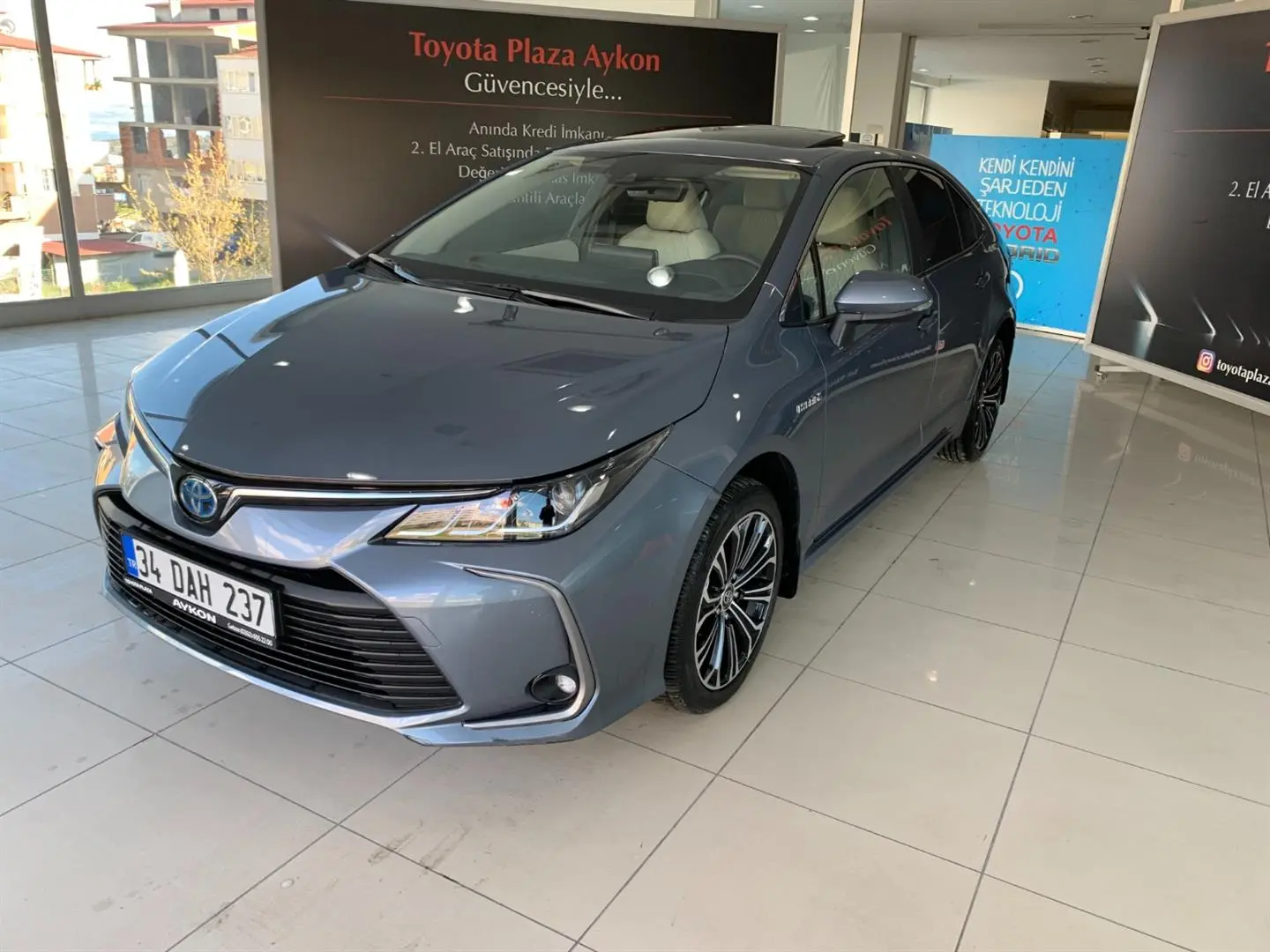 Toyota Corolla Corolla Hatchback 1.8 Hybrid Flame X-Pack E-CVT 5