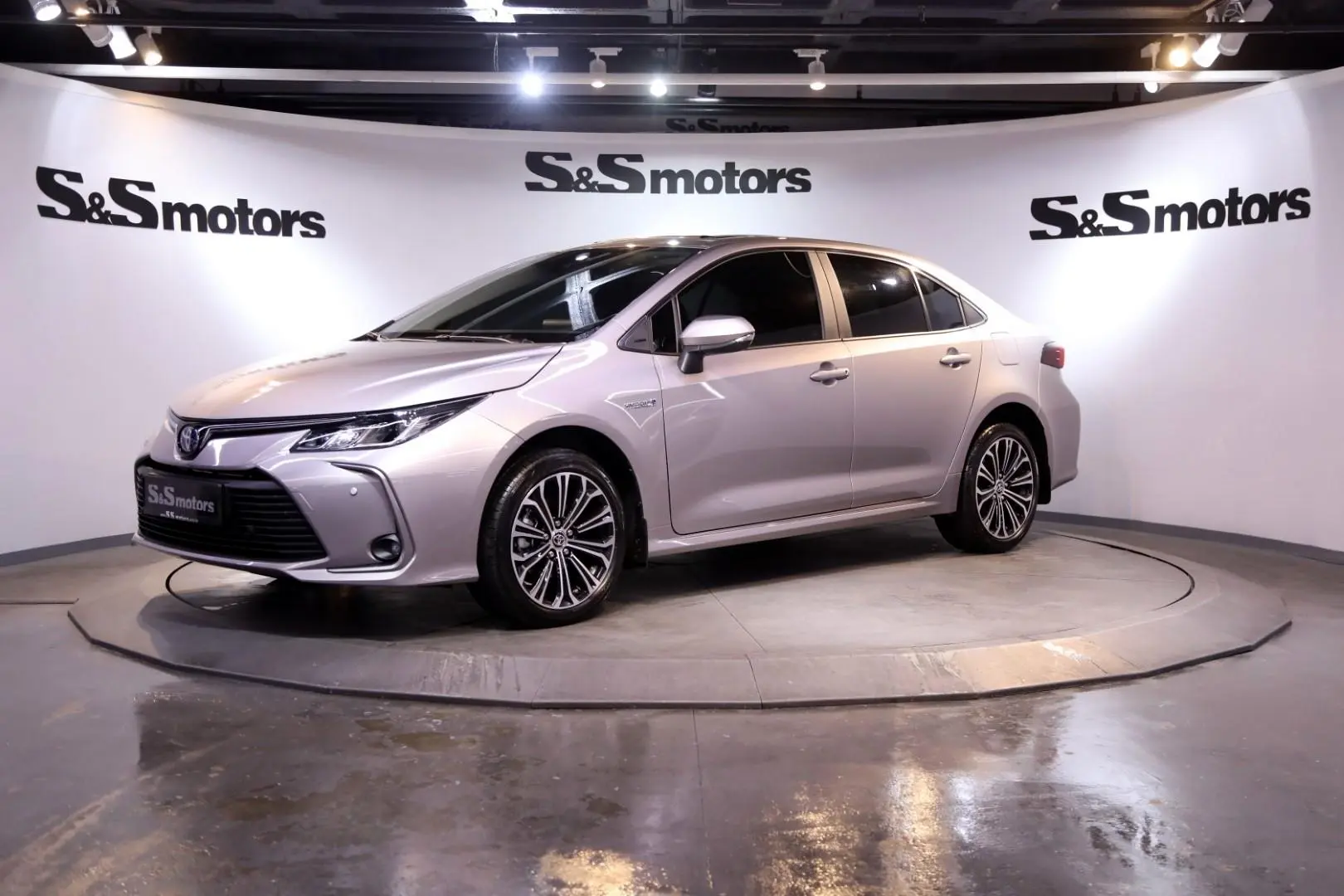 Toyota Corolla Corolla 1.8 Hybrid Flame X-Pack e-CVT 7