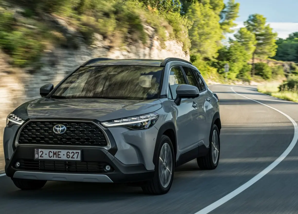 Toyota Corolla Cross Corolla Cross 1.8 Hybrid Passion	e-CVT 6