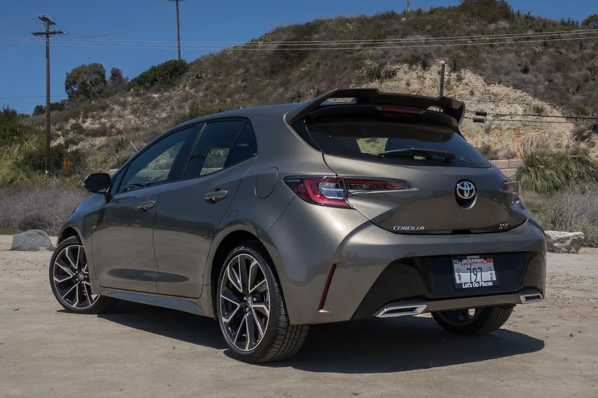 Toyota Corolla Corolla Hatchback 1.8 Hybrid Flame E-CVT 2