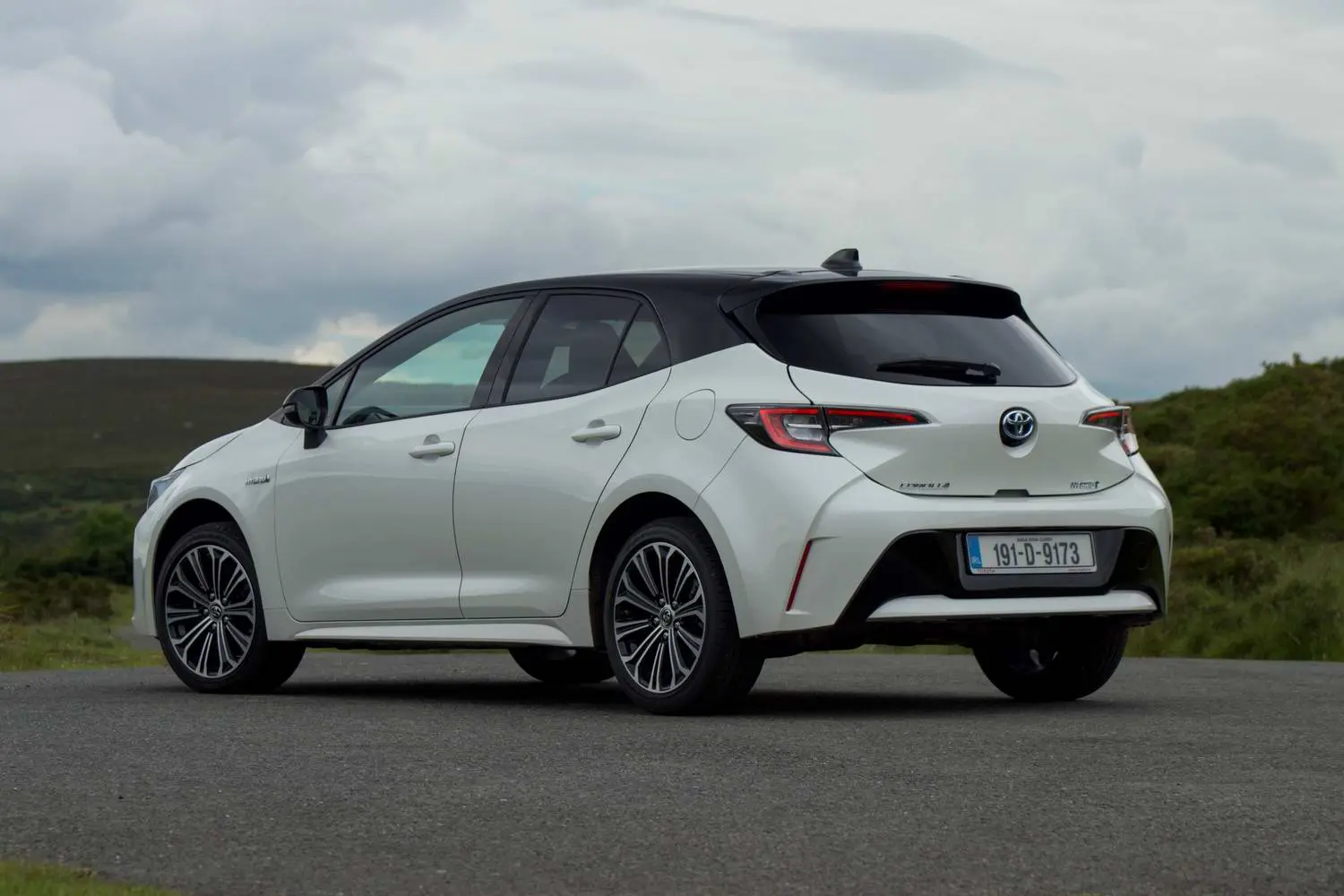 Toyota Corolla Corolla Hatchback 1.8 Hybrid Flame X-Pack E-CVT 4