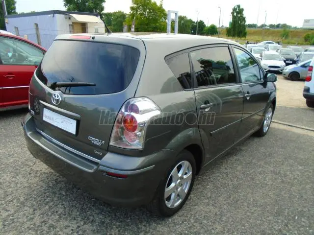 Toyota Corolla Corolla Verso 2.2 D-4D Luna 1