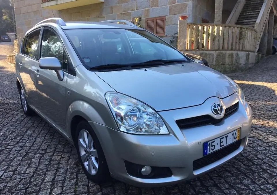 Toyota Corolla Corolla Verso 2.2 D-CAT Luna 4
