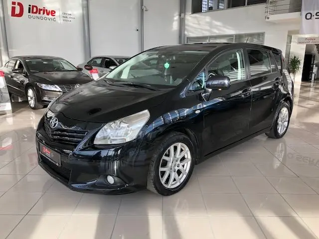 Toyota Corolla Corolla Verso 2.2 D-CAT Premium 1