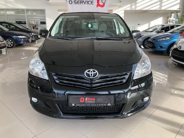 Toyota Corolla Corolla Verso 2.2 D-CAT Premium 2
