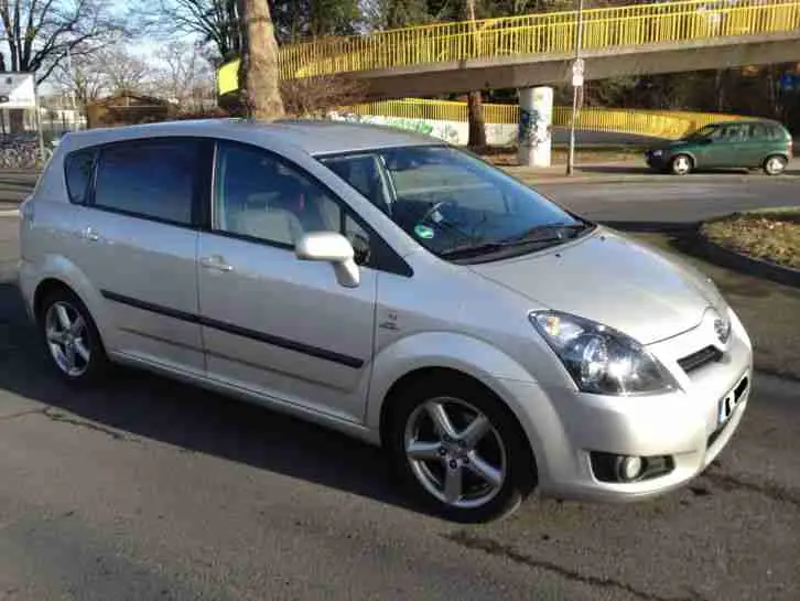 Toyota Corolla Corolla Verso 2.2 D-CAT Luna 1