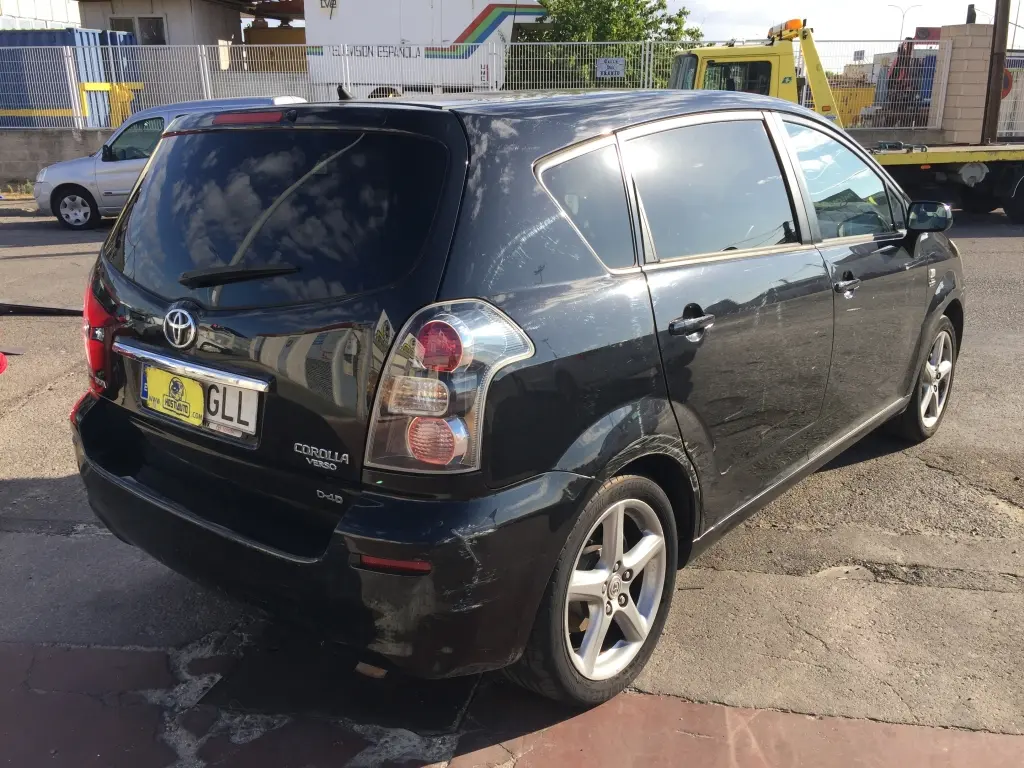 Toyota Corolla Corolla Verso 2.2 D-CAT Premium 4