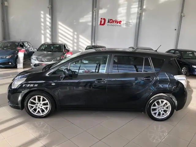 Toyota Corolla Corolla Verso 2.2 D-CAT Premium 5