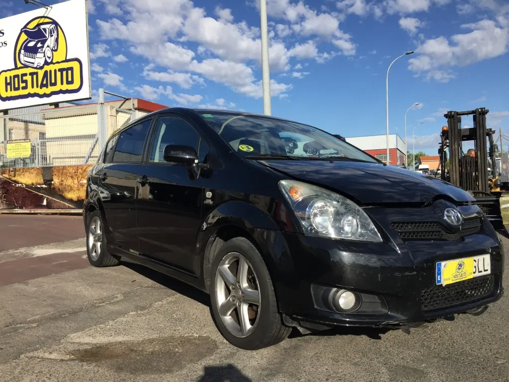 Toyota Corolla Corolla Verso 2.2 D-CAT Premium 4