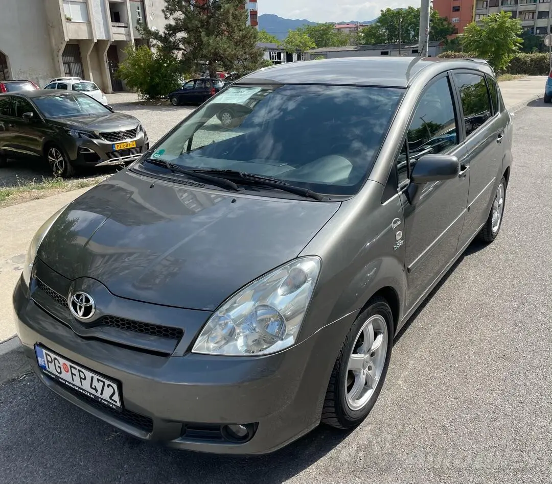 Toyota Corolla Corolla Verso 2.2 D-CAT Sol 1