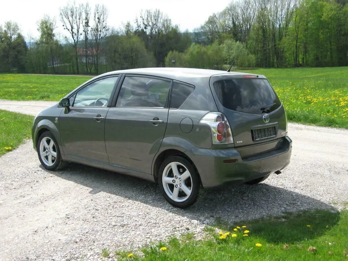 Toyota Corolla Corolla Verso 2.2 D-CAT Sol 4