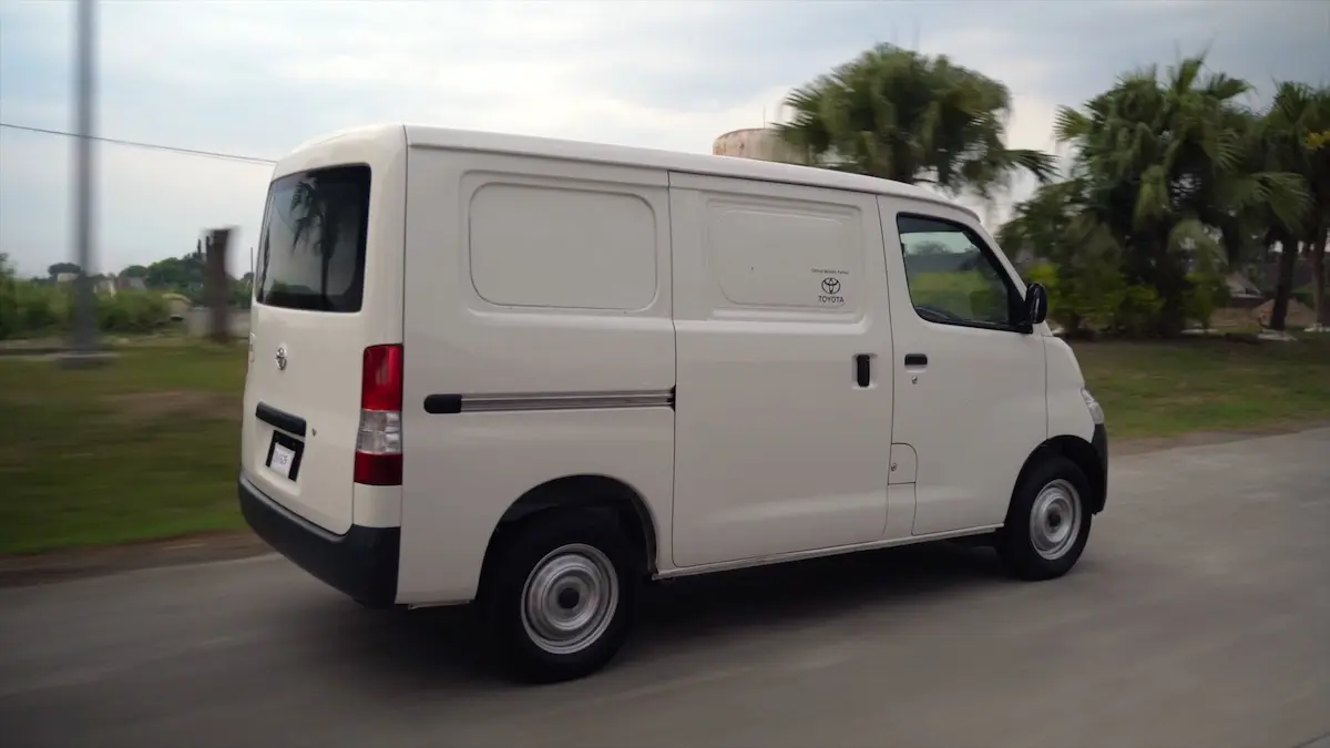 Toyota Hi-Ace Hi-Ace 2.4 LD 4x4 3