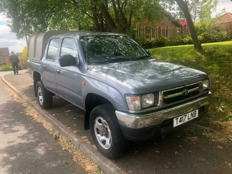 Toyota  Hi-Lux 2.4 D 3