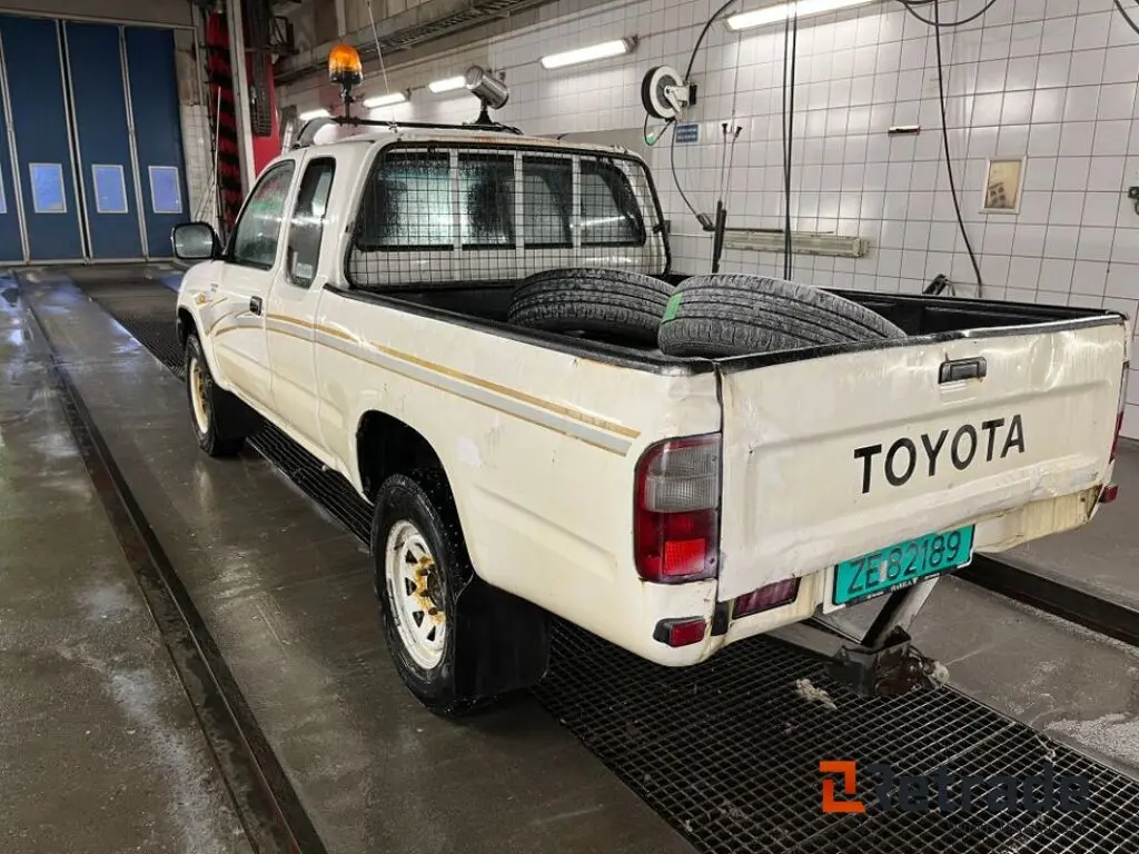 Toyota  Hi-Lux 2.4 4x4 4
