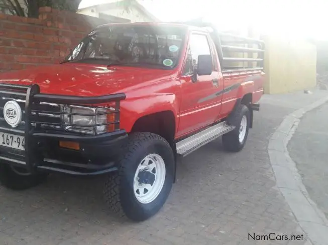 Toyota  Hi-Lux 2.4 4x4 5