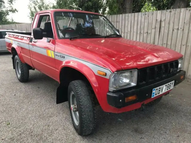 Toyota  Hi-Lux 2.4 D 3