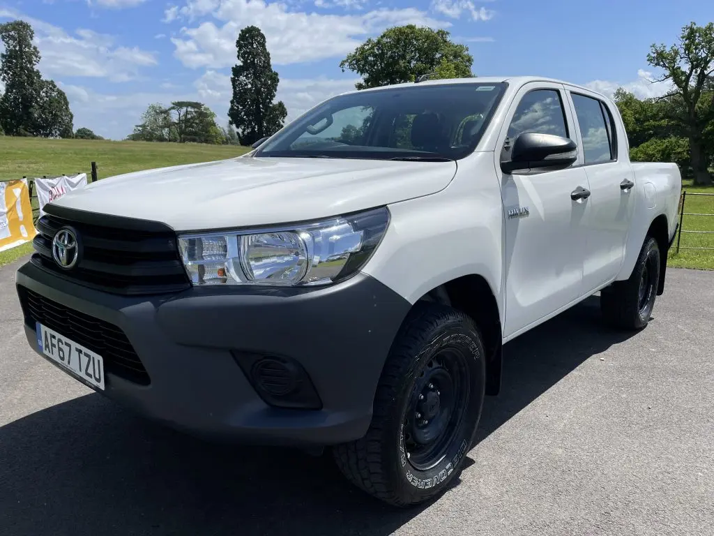 Toyota  Hi-Lux 2.4 D 4