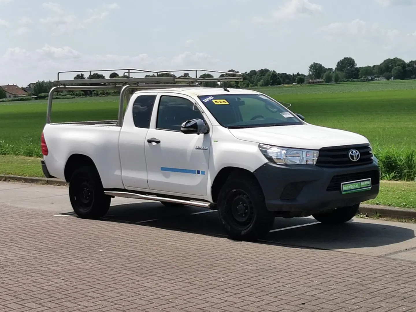 Toyota  Hi-Lux 2.4 D 3