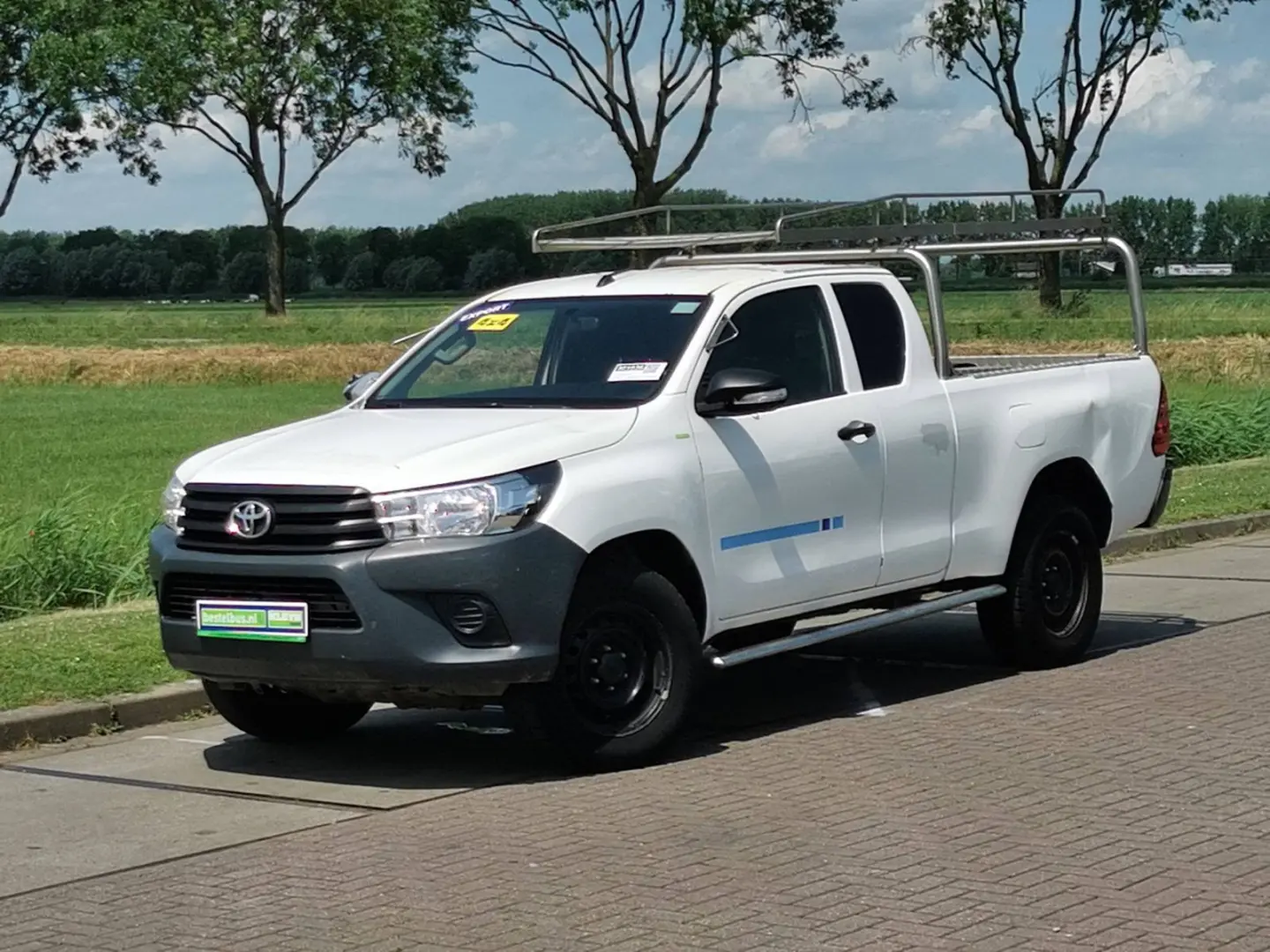Toyota  Hi-Lux 2.4 D 3