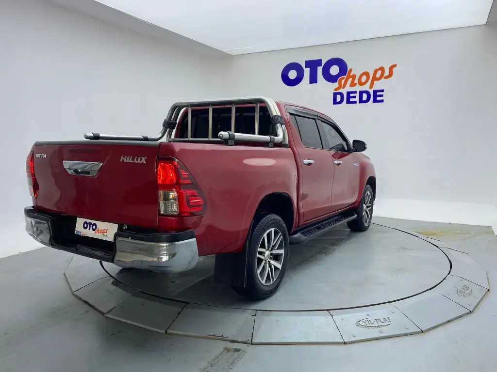 Toyota  Hi-Lux 2.4 D-4D 4x2 Adventure 1