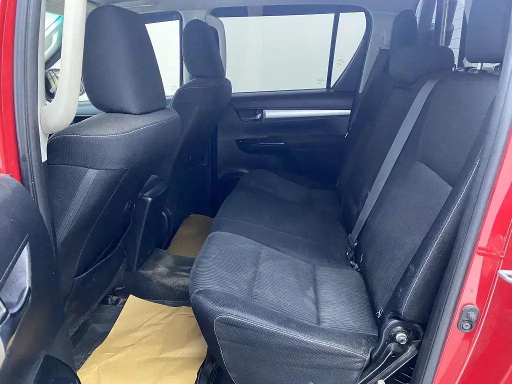 Toyota  Hi-Lux 2.4 D-4D 4x2 Adventure 3