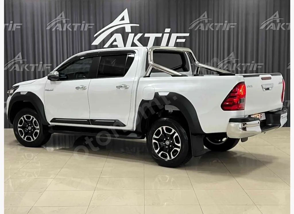 Toyota  Hi-Lux 2.4 D-4D 4x2 Adventure 5
