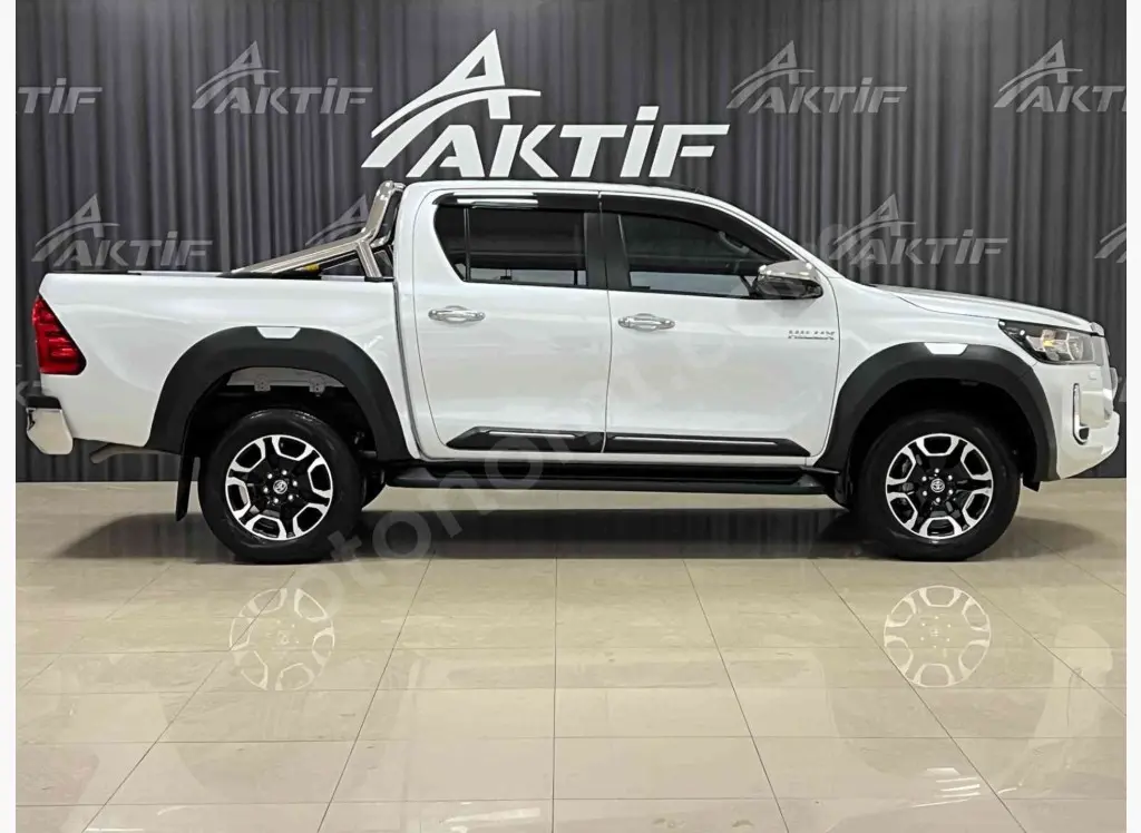 Toyota  Hi-Lux 2.4 D-4D 4x2 Adventure 6