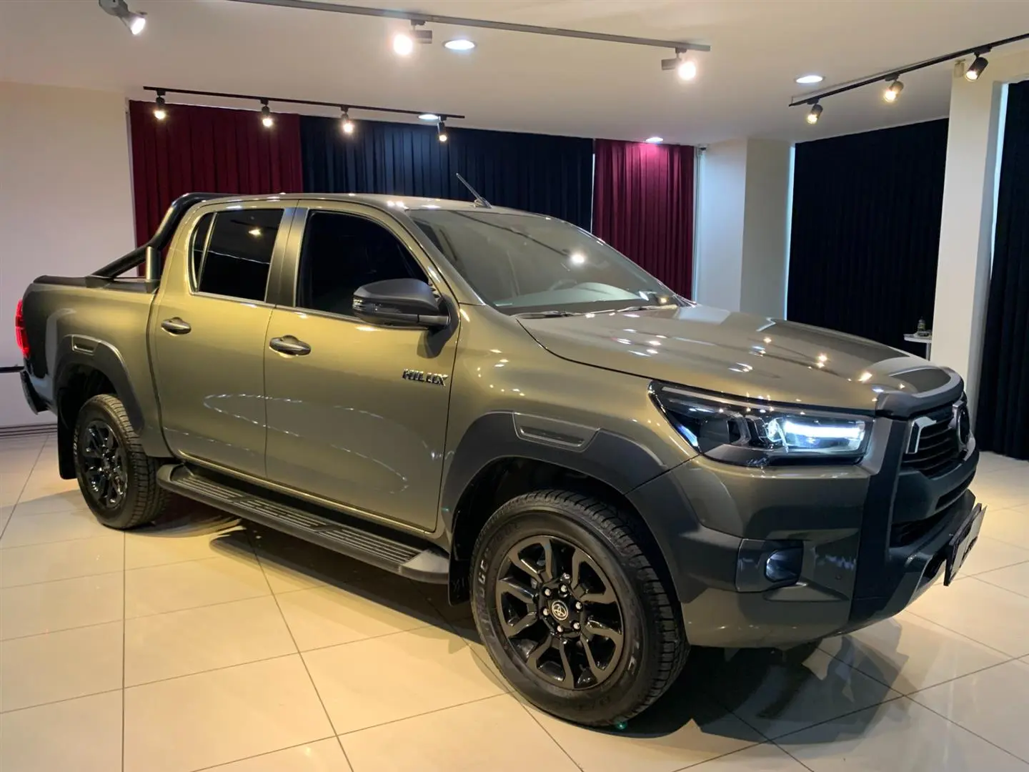 Toyota  Hi-Lux 2.4 D-4D 4x2 Adventure AT 5