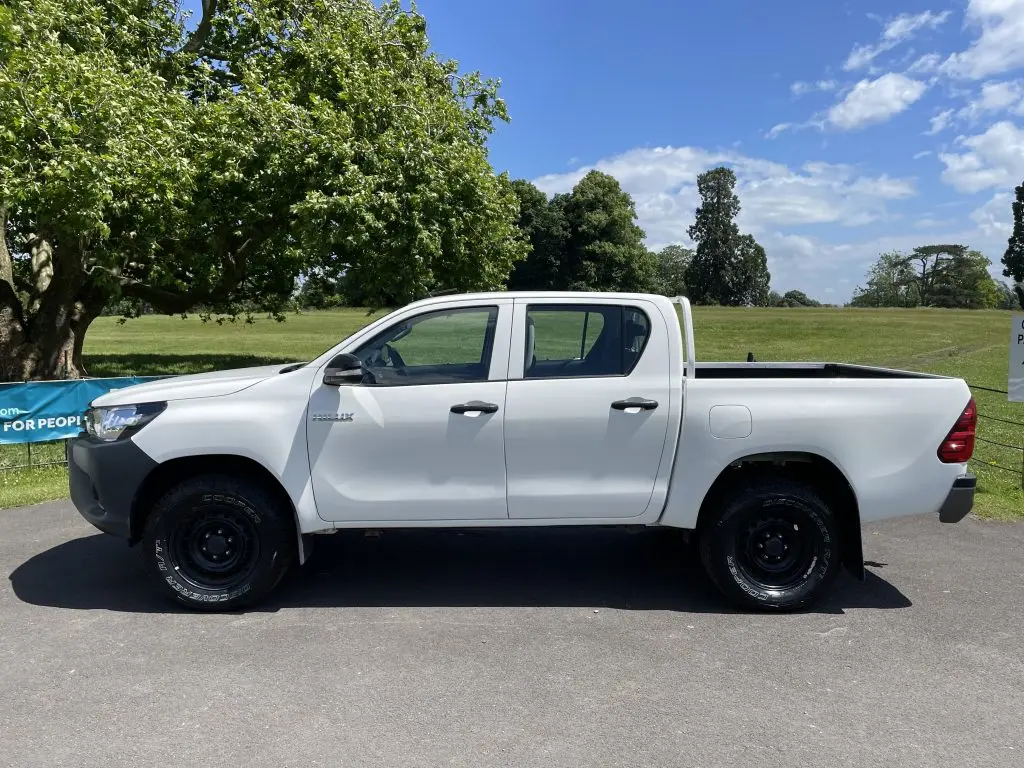 Toyota  Hi-Lux 2.4 D-4D 4x4 Adventure 2