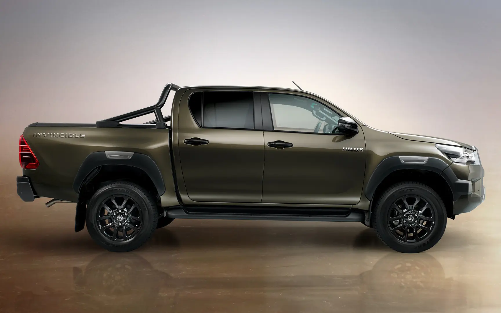 Toyota  Hi-Lux 2.4 D-4D 4x4 Invincible  6