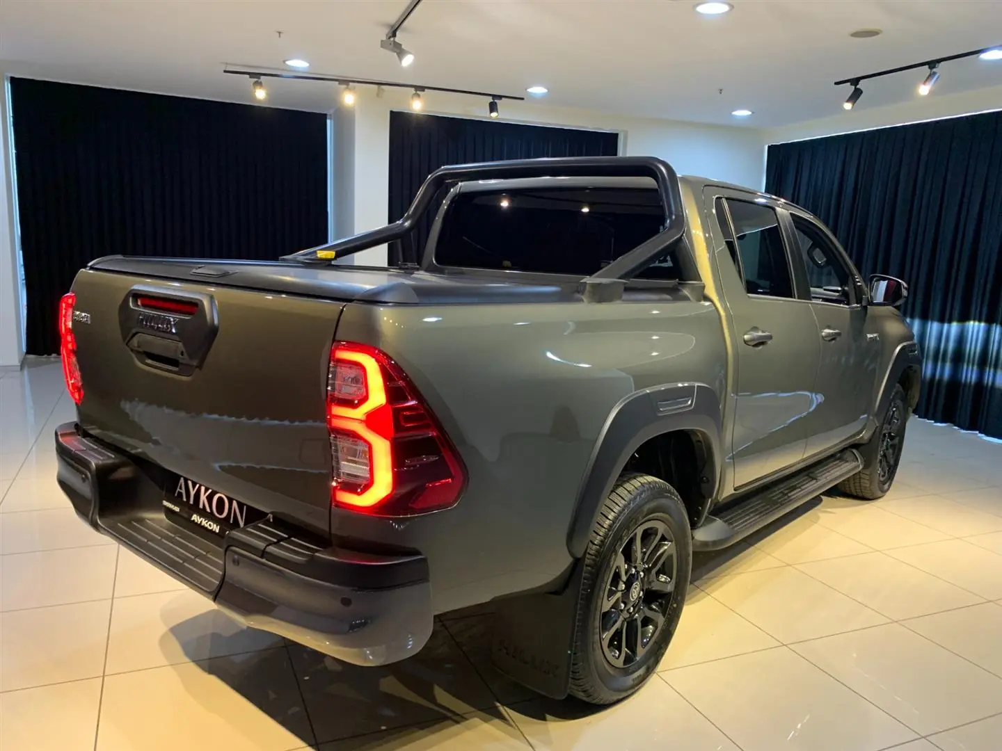 Toyota  Hi-Lux 2.4 D-4D 4x4 Invincible 6