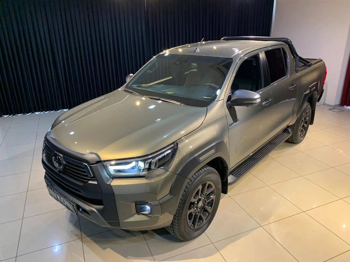 Toyota  Hi-Lux 2.4 D-4D 4x4 Invincible 7