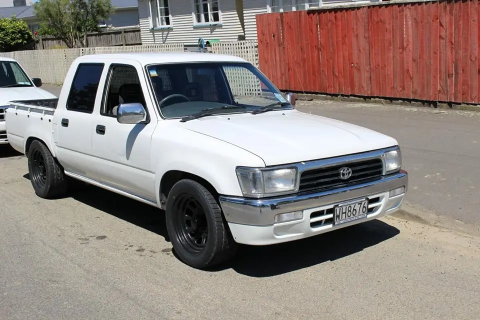 Toyota  Hi-Lux 2.4 D Extra 3