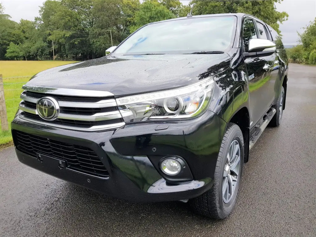 Toyota  Hi-Lux 2.4 D 4
