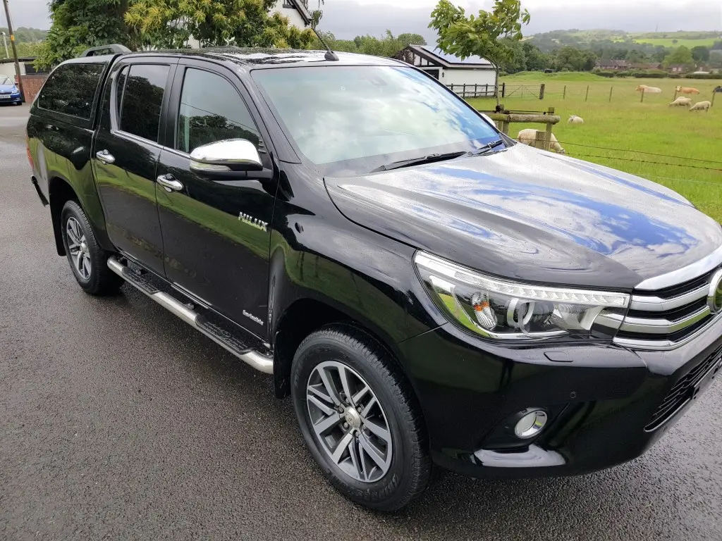 Toyota  Hi-Lux 2.4 D Extra 5