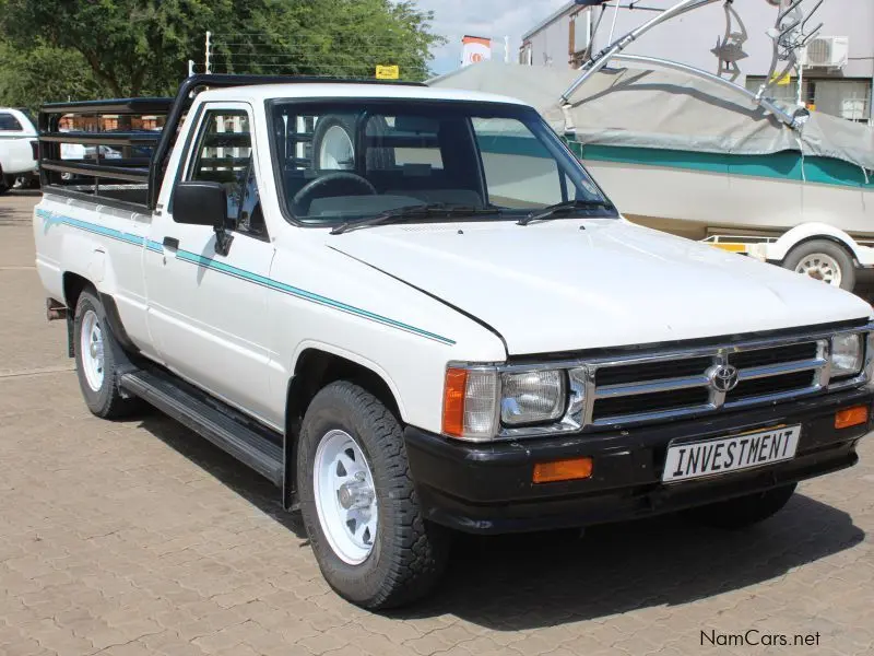 Toyota  Hi-Lux 2.4 D 3
