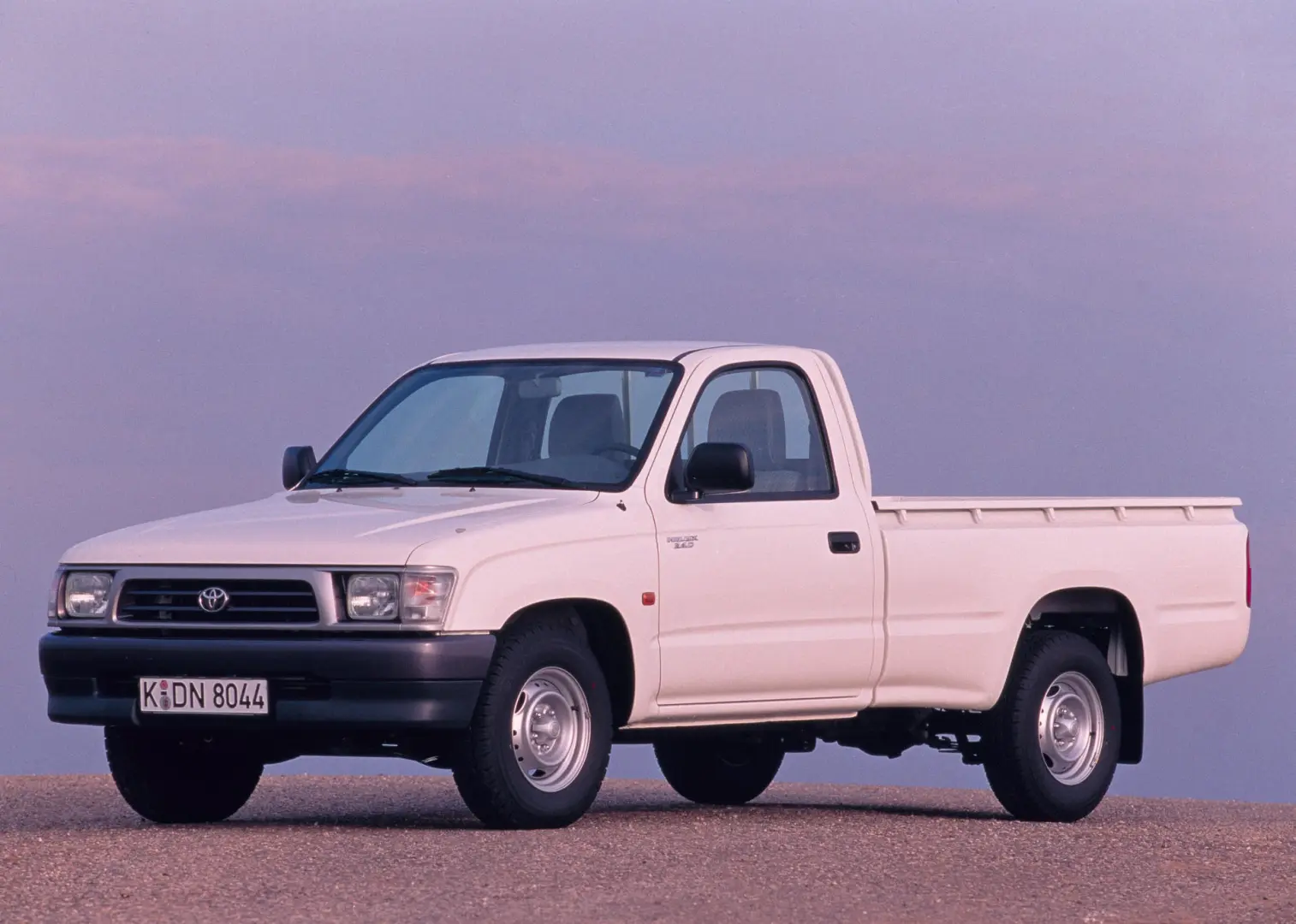Toyota  Hi-Lux 2.4 D Extra 7