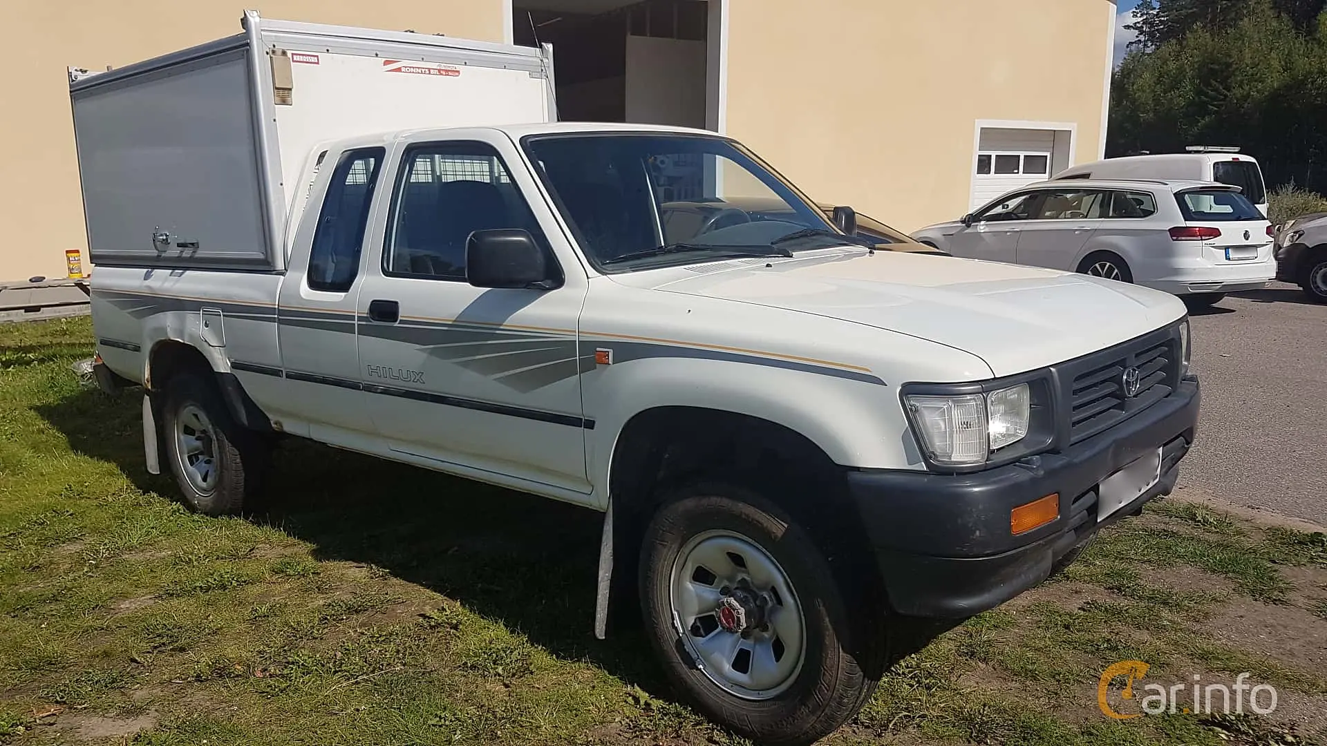 Toyota  Hi-Lux 2.4 D Extra 6