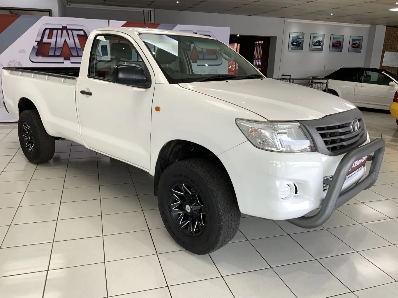 Toyota  Hi-Lux 2.5 D-4D 4x2 Basic 6