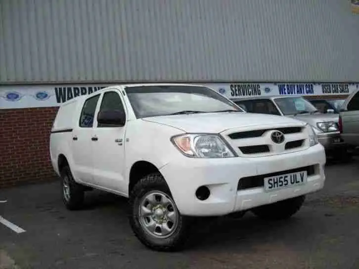 Toyota  Hi-Lux 2.5 D-4D 4x2 Basic 5