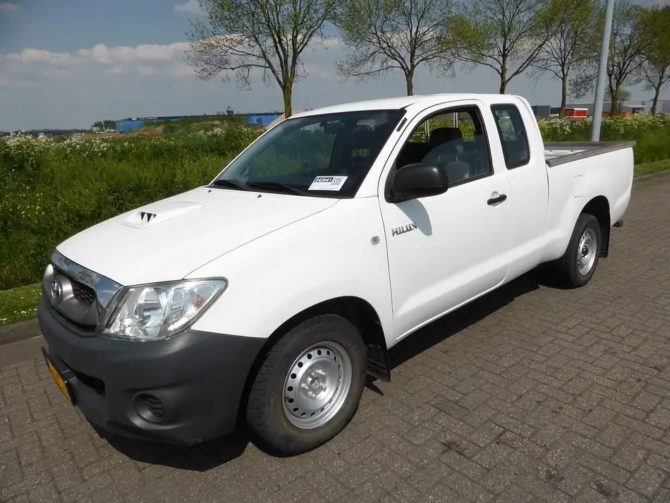Toyota  Hi-Lux 2.5 D-4D 4x2 Basic 7
