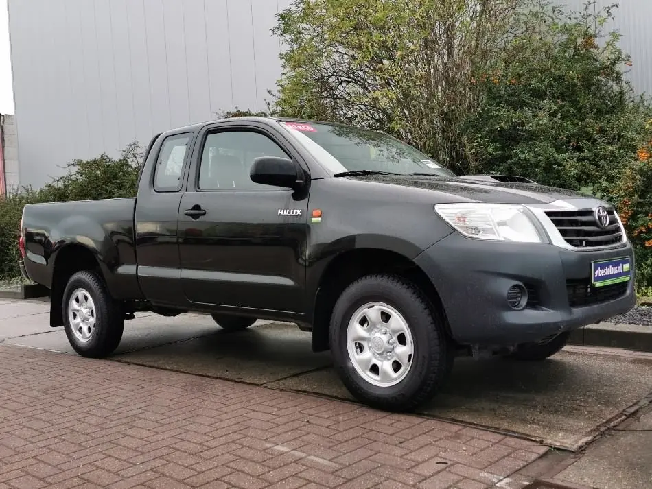 Toyota  Hi-Lux 2.5 D-4D 4x2 Comfort 3